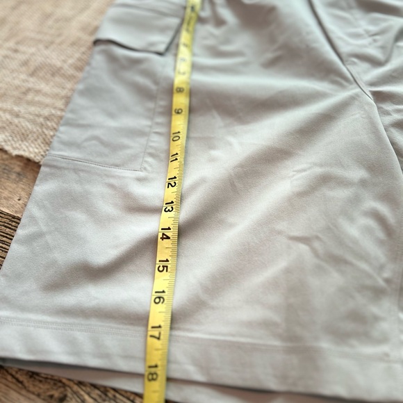 NWOT - MEN’S LULULEMON UTILITARIAN CARGO SHORT - 9” - Picture 4 of 8